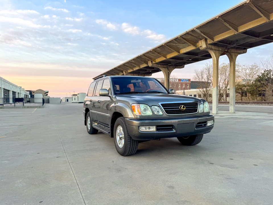 2002 Lexus LX 2nd Gen - Image 7 of 31