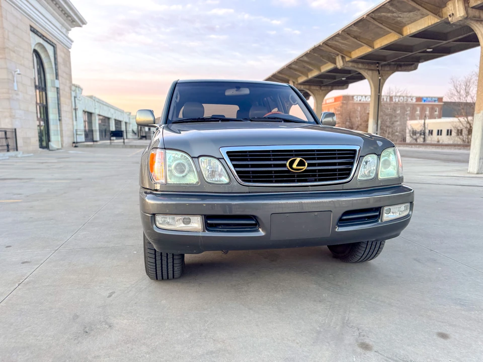2002 Lexus LX 2nd Gen - Image 6 of 31