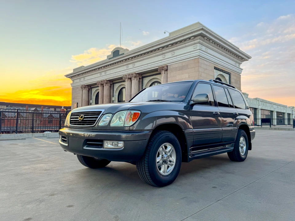 2002 Lexus LX 2nd Gen - Image 4 of 31