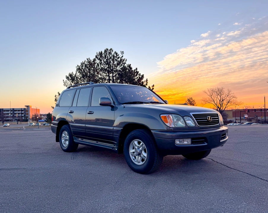 2002 Lexus LX 2nd Gen - Image 9 of 31