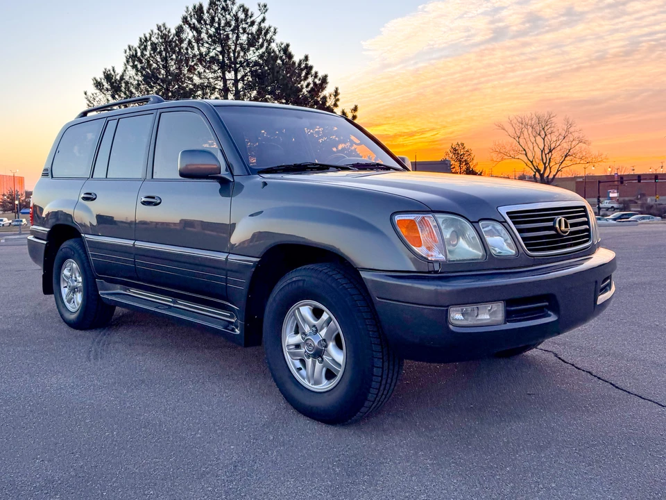 2002 Lexus LX 2nd Gen - Image 8 of 31