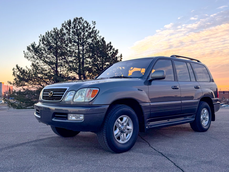 2002 Lexus LX 2nd Gen - Image 3 of 31