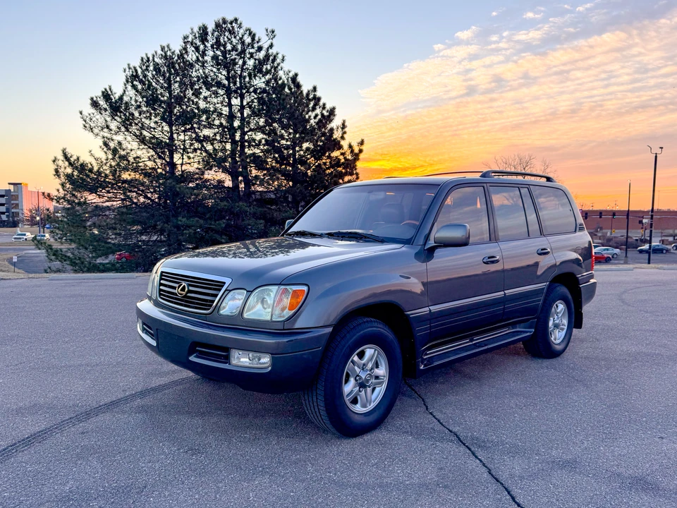 2002 Lexus LX 2nd Gen - Image 2 of 31