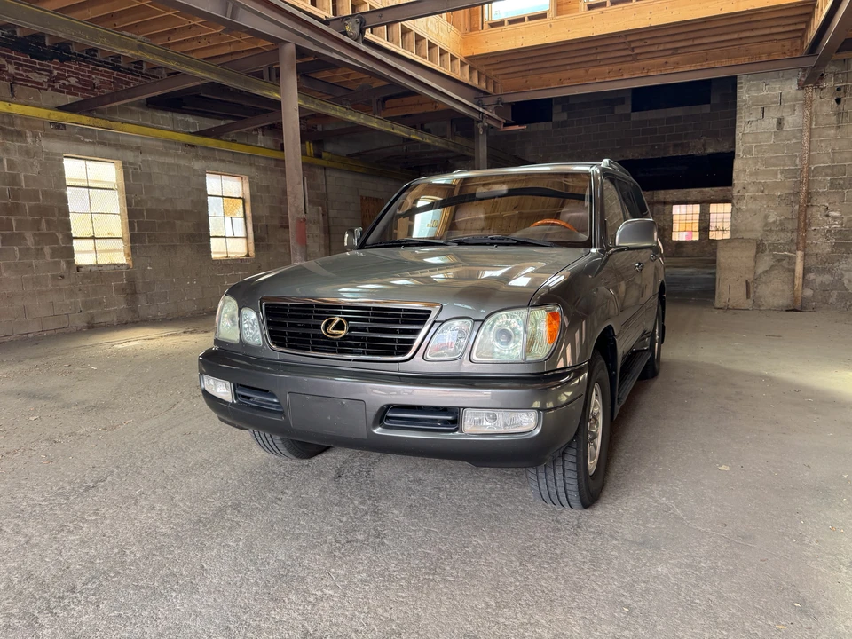 2002 Lexus LX 2nd Gen - Image 30 of 31