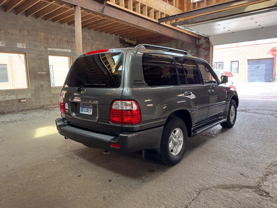 2002 Lexus LX 2nd Gen - Image 13 of 31