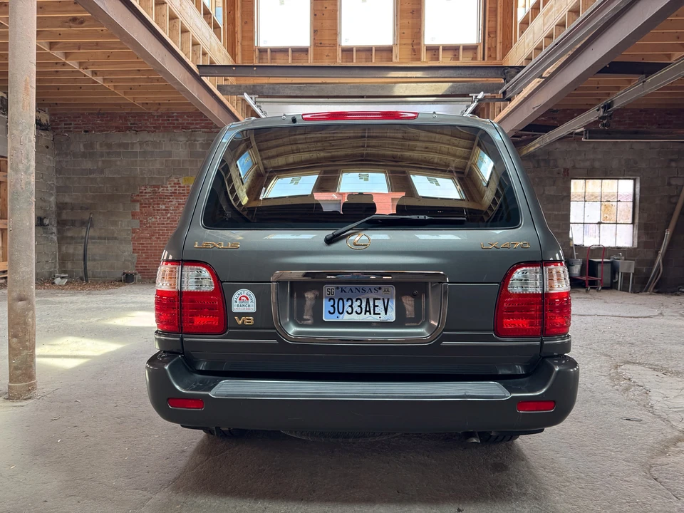 2002 Lexus LX 2nd Gen - Image 14 of 31