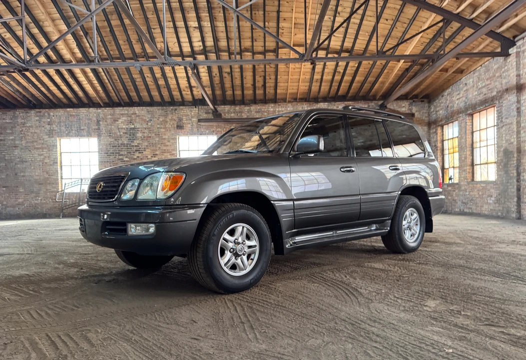 2002 Lexus LX 2nd Gen - Image 26 of 31