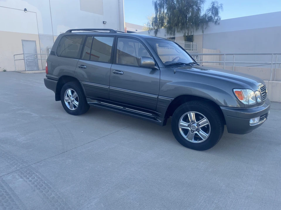 2002 Lexus LX 2nd Gen - Image 19 of 31