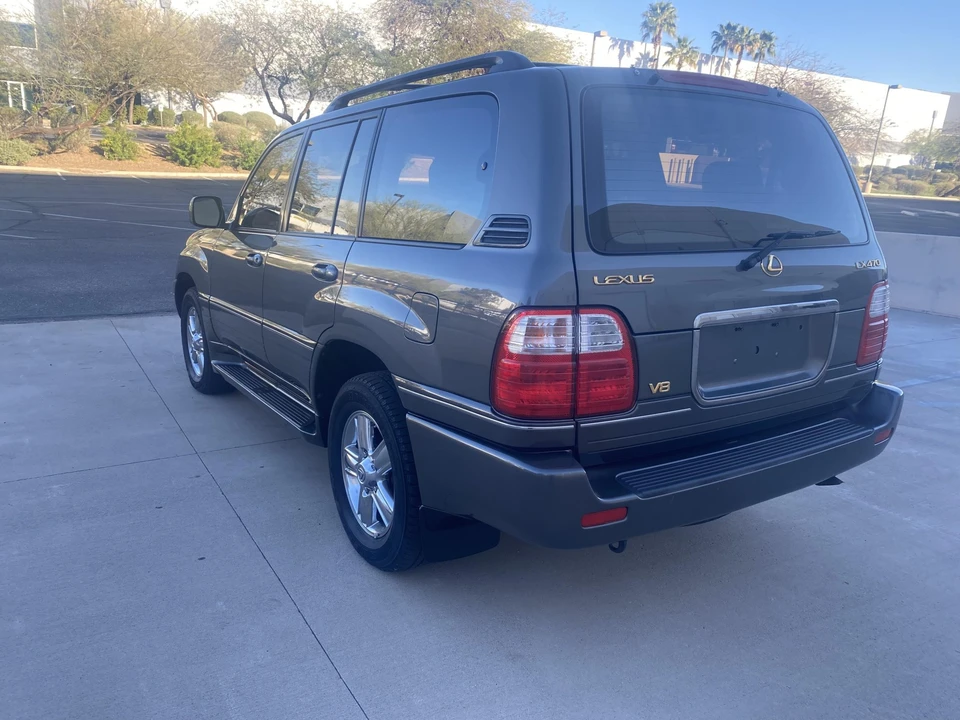 2002 Lexus LX 2nd Gen - Image 9 of 31