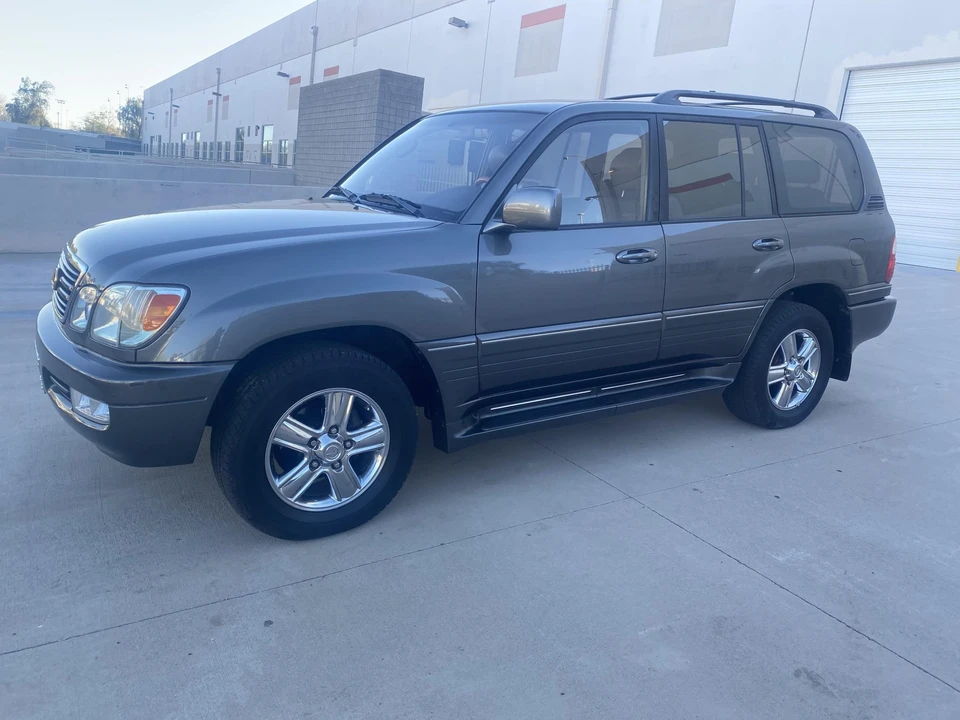 2002 Lexus LX 2nd Gen - Image 5 of 31