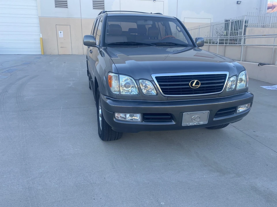 2002 Lexus LX 2nd Gen - Image 24 of 31