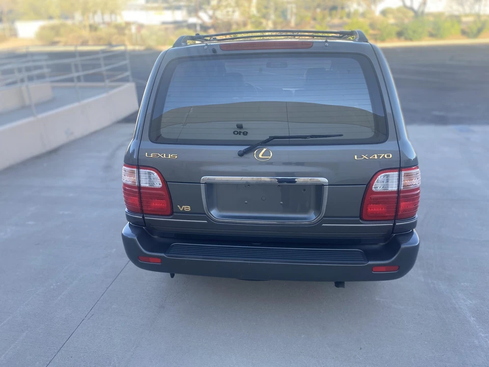 2002 Lexus LX 2nd Gen - Image 10 of 31