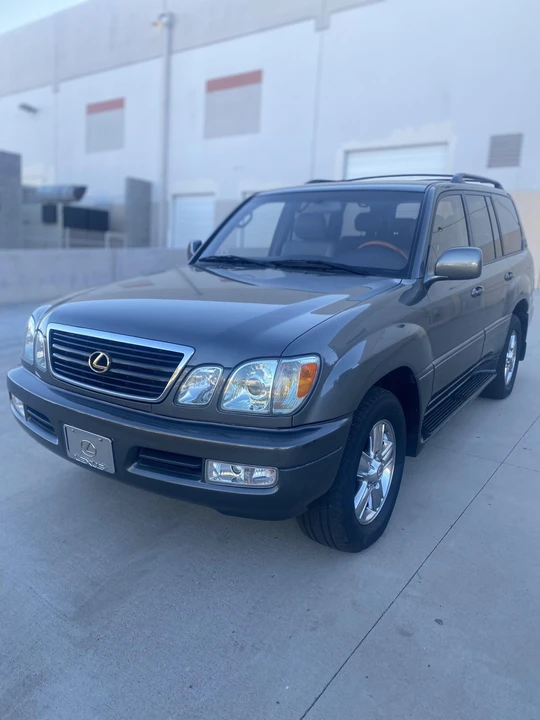 2002 Lexus LX 2nd Gen - Image 3 of 31