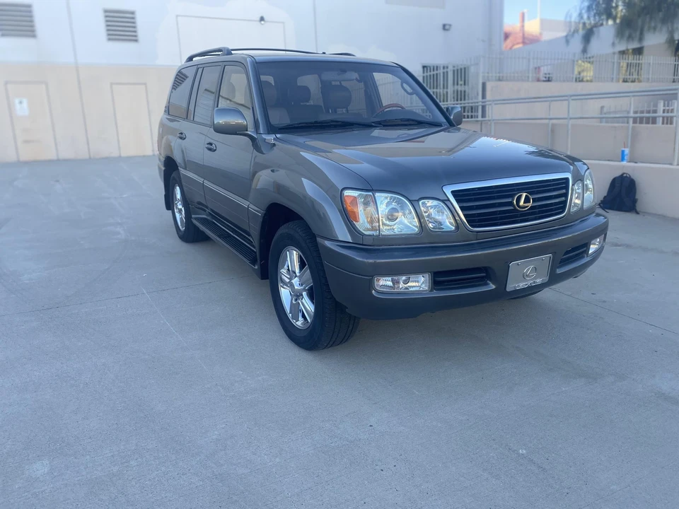 2002 Lexus LX 2nd Gen - Image 21 of 31