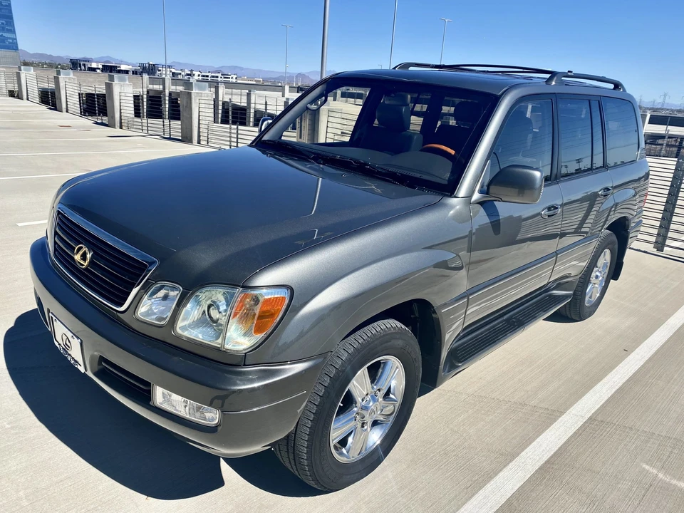2002 Lexus LX 2nd Gen - Image 4 of 31