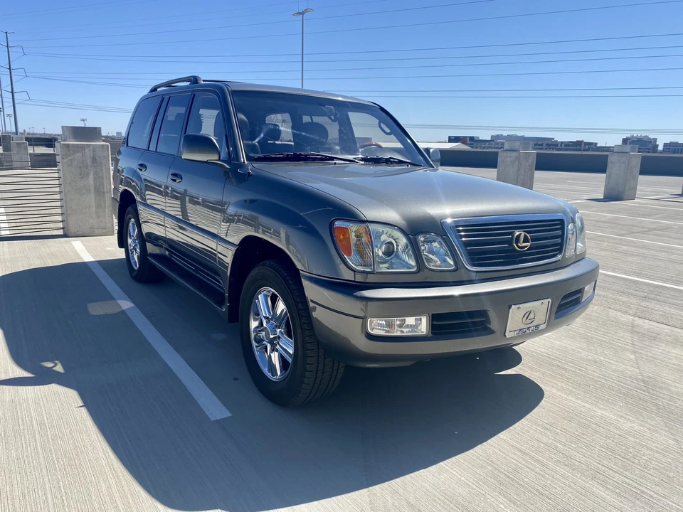 2002 Lexus LX 2nd Gen - Image 22 of 31