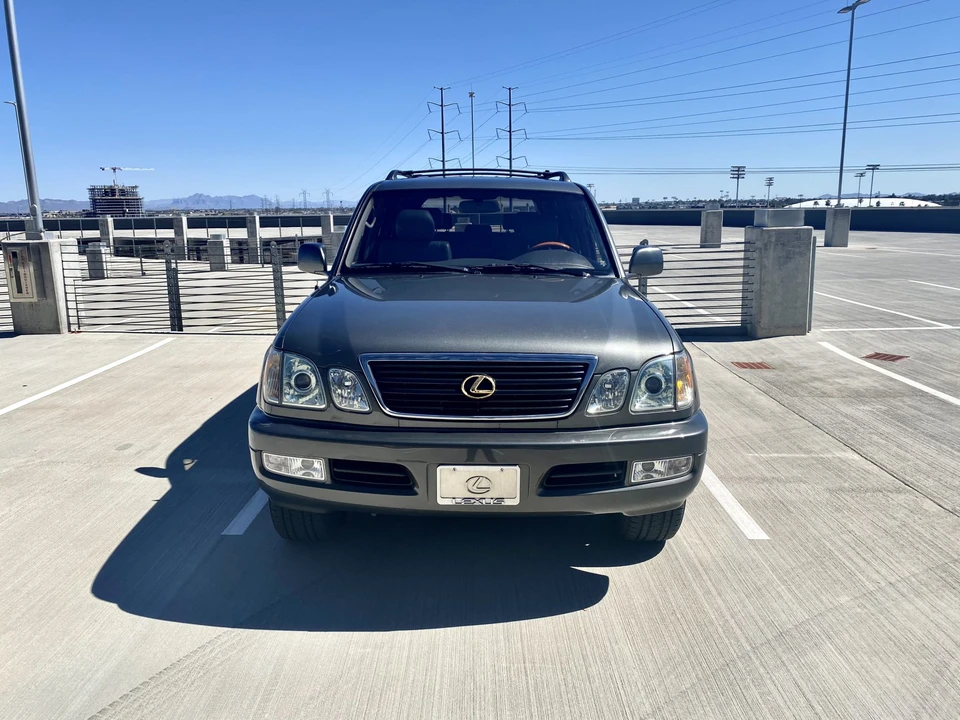 2002 Lexus LX 2nd Gen - Image 25 of 31