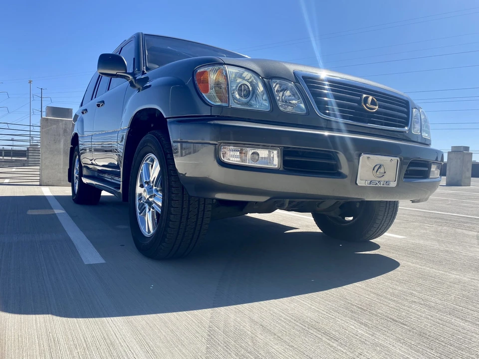 2002 Lexus LX 2nd Gen - Image 23 of 31