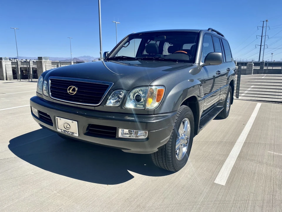 2002 Lexus LX 2nd Gen - Image 2 of 31