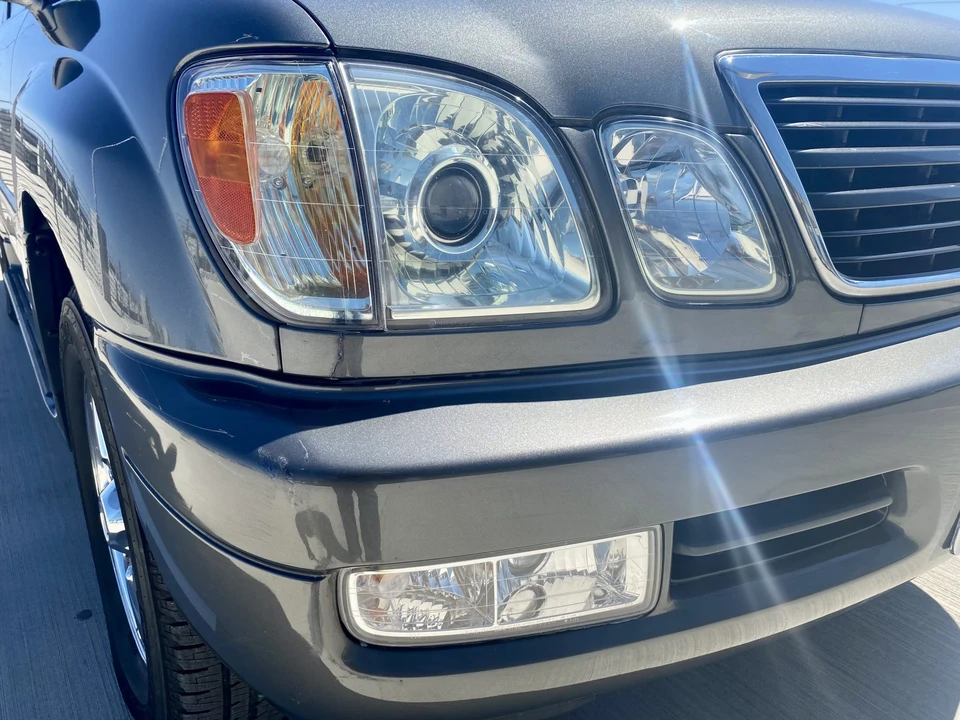 2002 Lexus LX 2nd Gen - Image 28 of 31