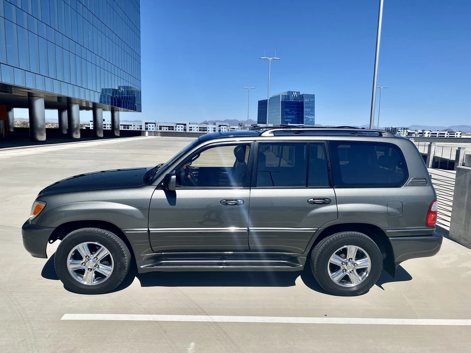 2002 Lexus LX 2nd Gen - Image 6 of 31