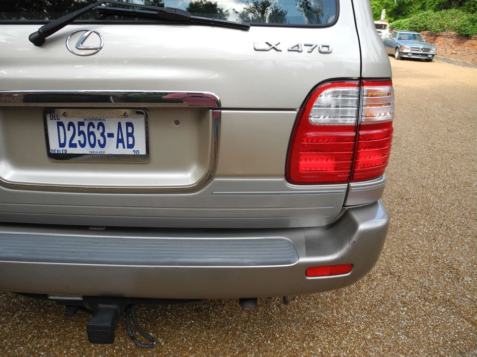 2002 Lexus LX 2nd Gen - Image 26 of 31