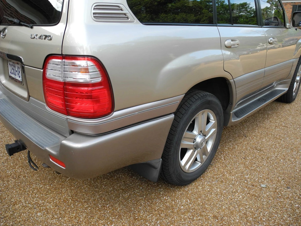 2002 Lexus LX 2nd Gen - Image 24 of 31