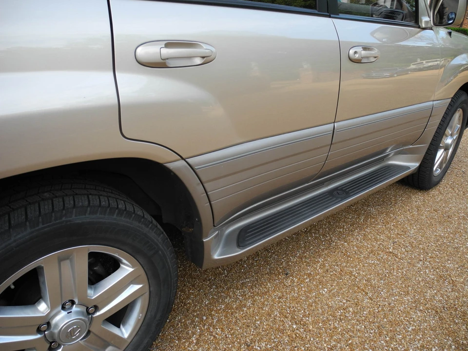 2002 Lexus LX 2nd Gen - Image 17 of 31