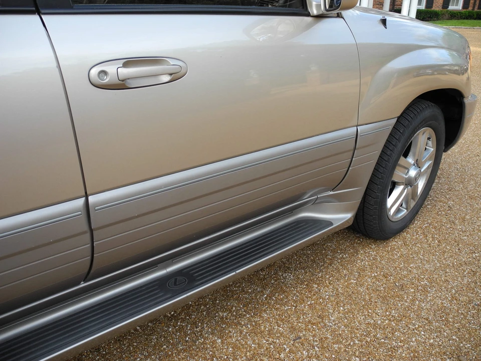 2002 Lexus LX 2nd Gen - Image 16 of 31