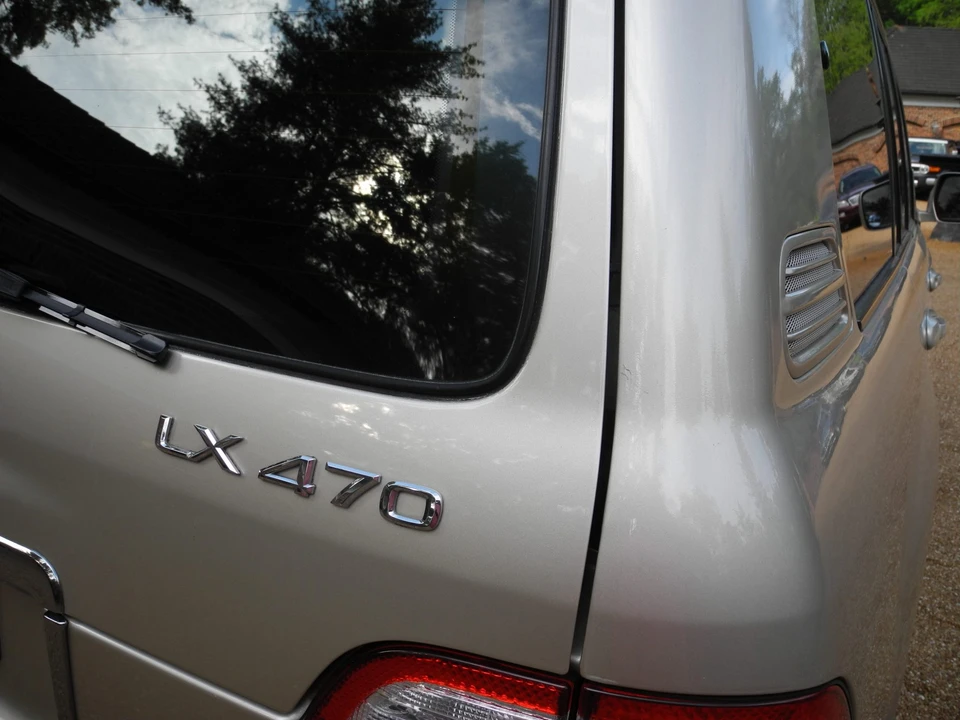 2002 Lexus LX 2nd Gen - Image 28 of 31