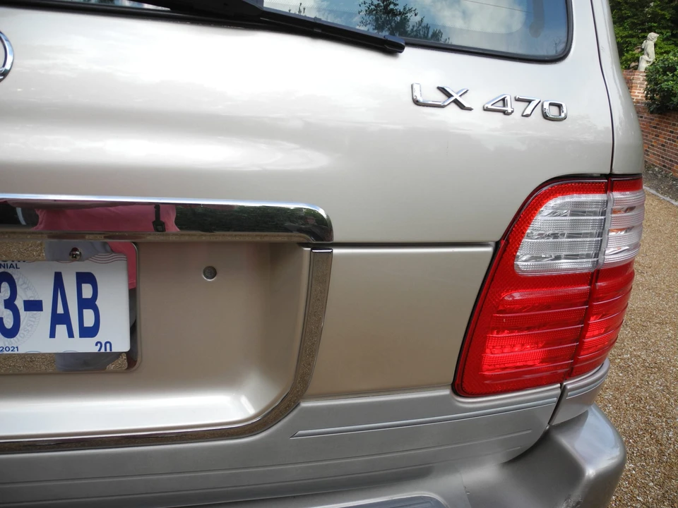 2002 Lexus LX 2nd Gen - Image 27 of 31