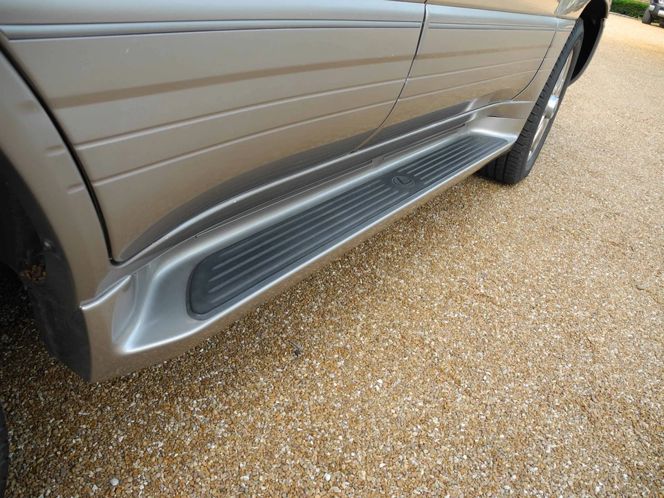 2002 Lexus LX 2nd Gen - Image 25 of 31