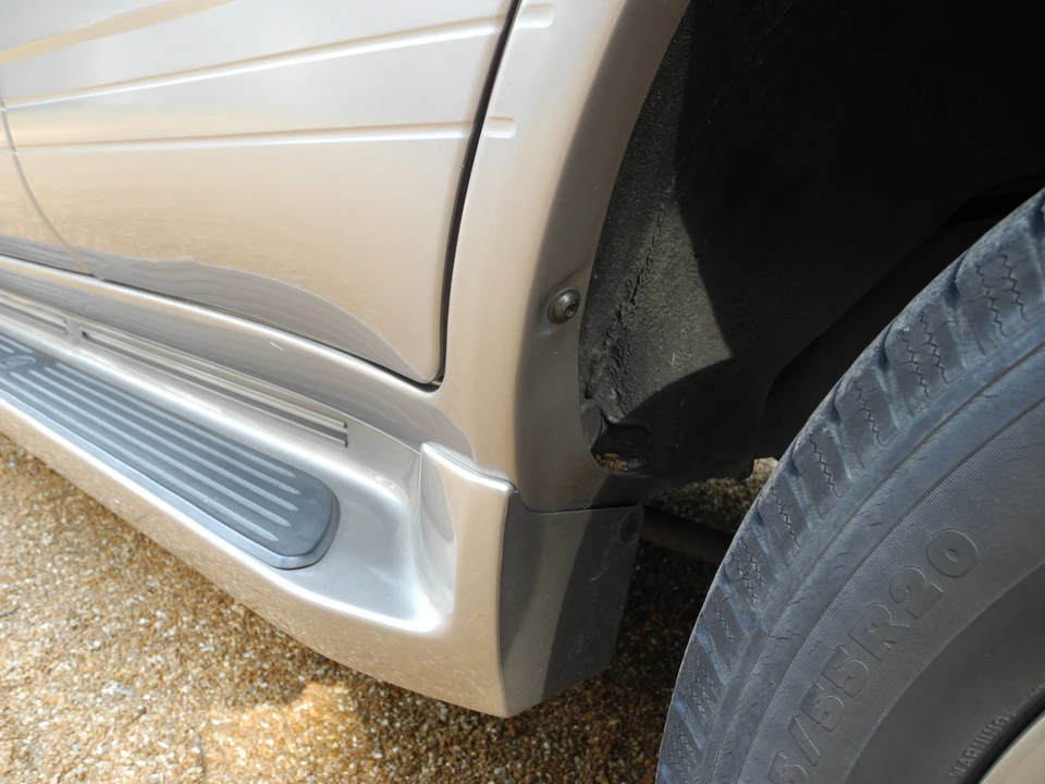 2002 Lexus LX 2nd Gen - Image 15 of 31