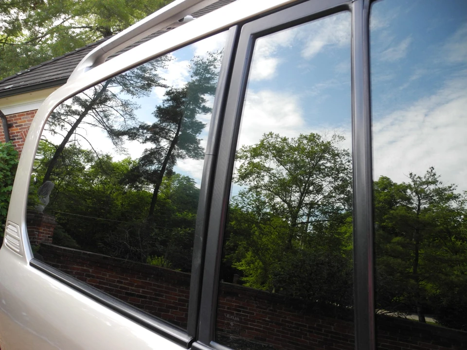 2002 Lexus LX 2nd Gen - Image 23 of 31