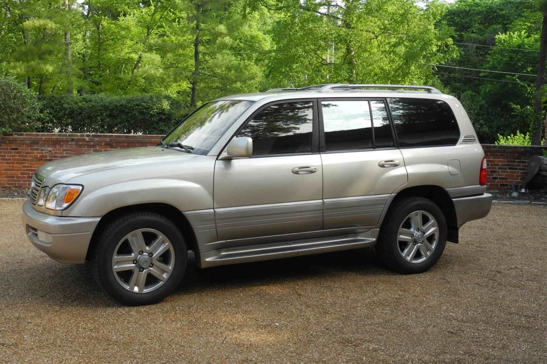 2002 Lexus LX 2nd Gen - Image 2 of 31