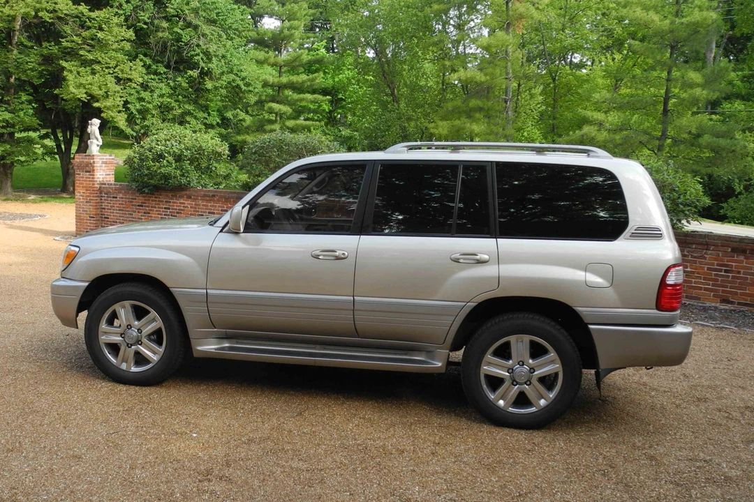 2002 Lexus LX 2nd Gen - Image 3 of 31