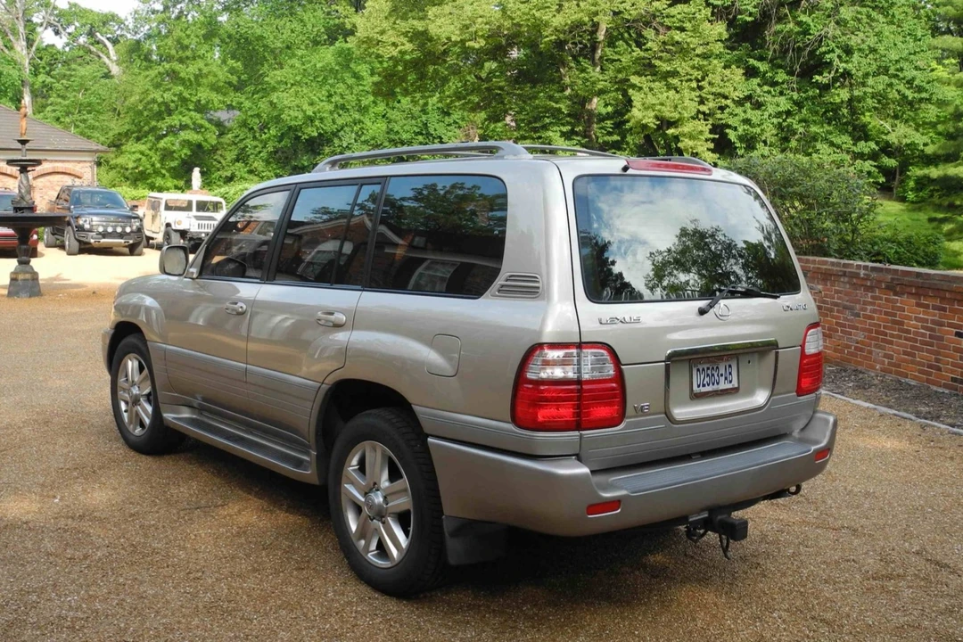 2002 Lexus LX 2nd Gen - Image 4 of 31