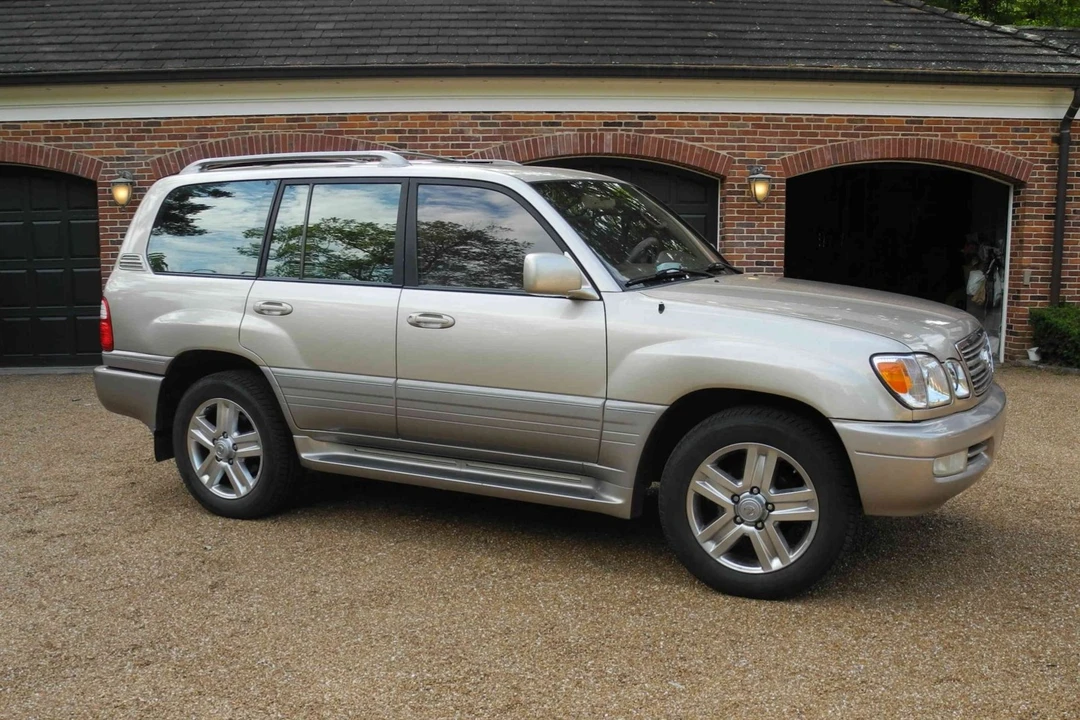2002 Lexus LX 2nd Gen - Image 7 of 31