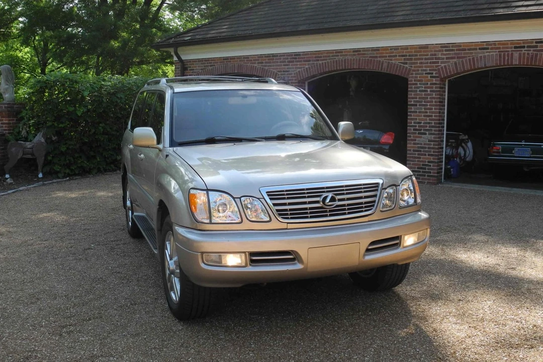 2002 Lexus LX 2nd Gen - Image 9 of 31