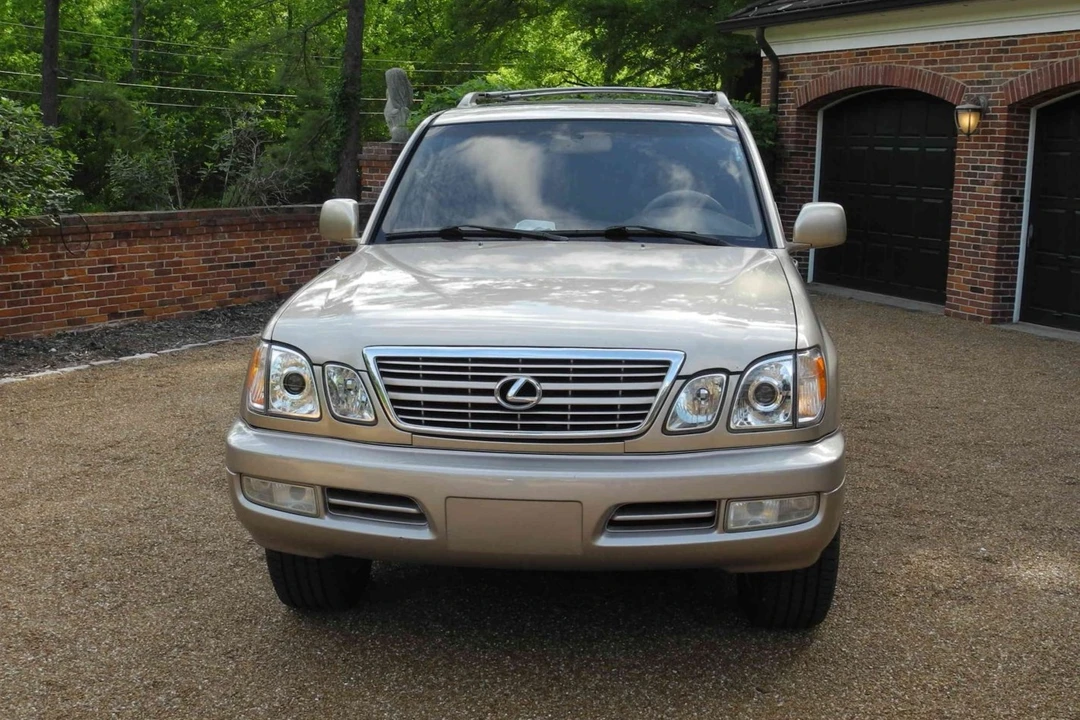 2002 Lexus LX 2nd Gen - Image 10 of 31