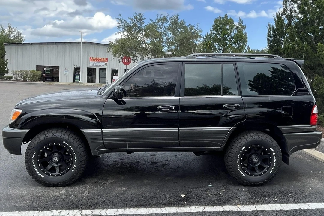 2002 Lexus LX 2nd Gen - Image 7 of 31