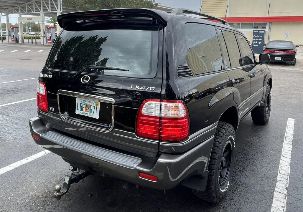 2002 Lexus LX 2nd Gen - Image 12 of 31