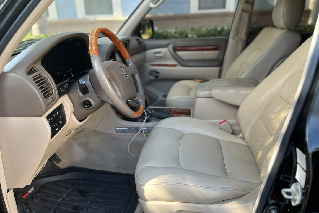 2002 Lexus LX 2nd Gen - Image 29 of 31