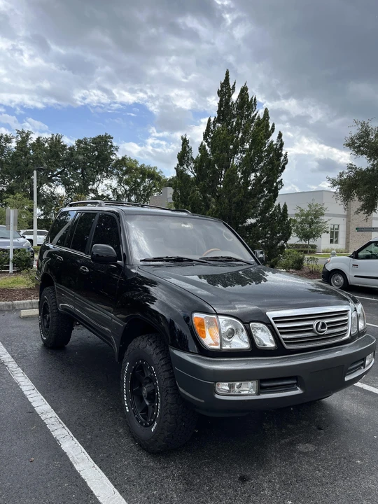 2002 Lexus LX 2nd Gen - Image 2 of 31