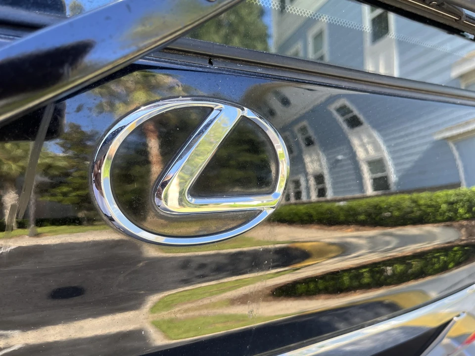 2002 Lexus LX 2nd Gen - Image 18 of 31