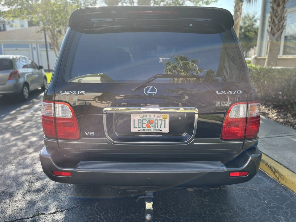 2002 Lexus LX 2nd Gen - Image 11 of 31