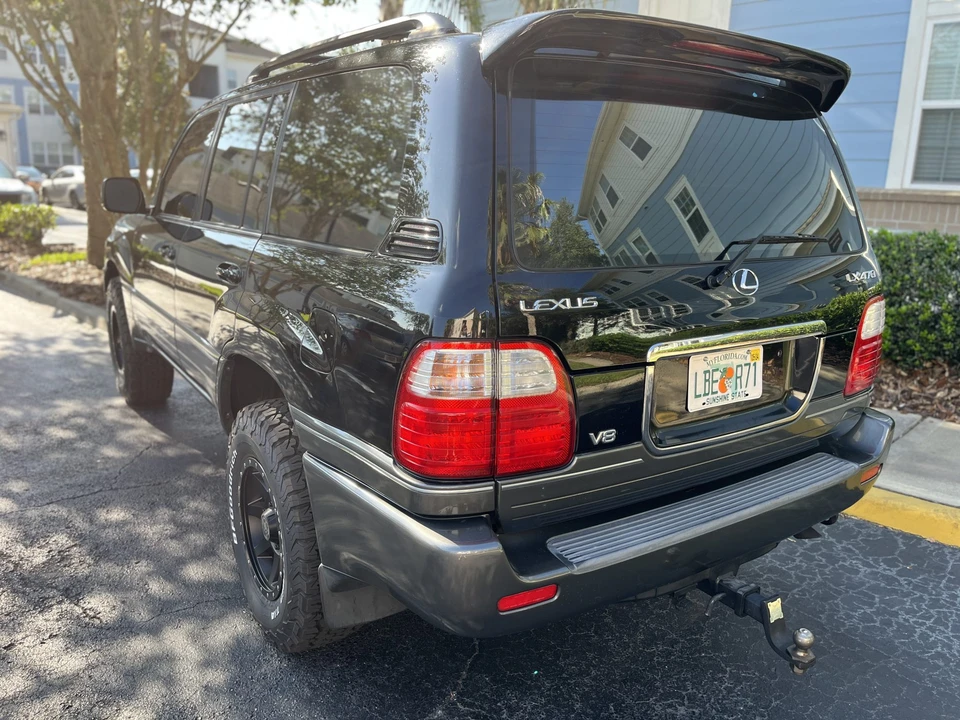 2002 Lexus LX 2nd Gen - Image 10 of 31
