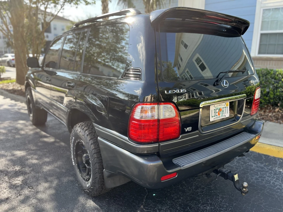 2002 Lexus LX 2nd Gen - Image 9 of 31