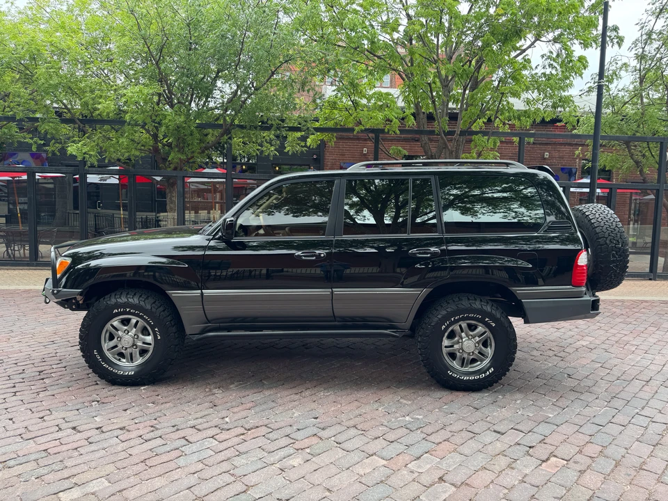 2002 Lexus LX 2nd Gen - Image 4 of 31
