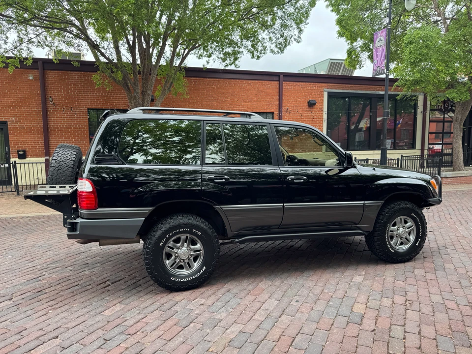 2002 Lexus LX 2nd Gen - Image 9 of 31